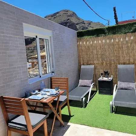 Hikers Haven Courtyard Tamaimo Tenerife Santiago del Teide